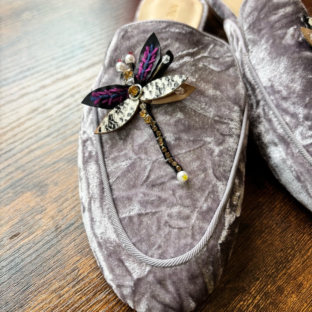 Nine West Lavender Velvet Mules with Dragonfly Embellishments 7.5 - Picture 3 of 8